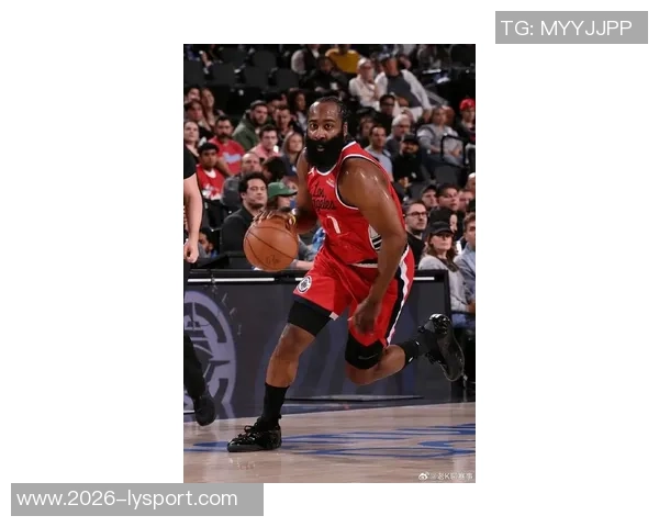 哈登上半场表现抢眼第二节独取14分助球队逆转局势